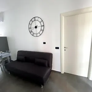 House Luminoso Con Terrazzo Gallarate